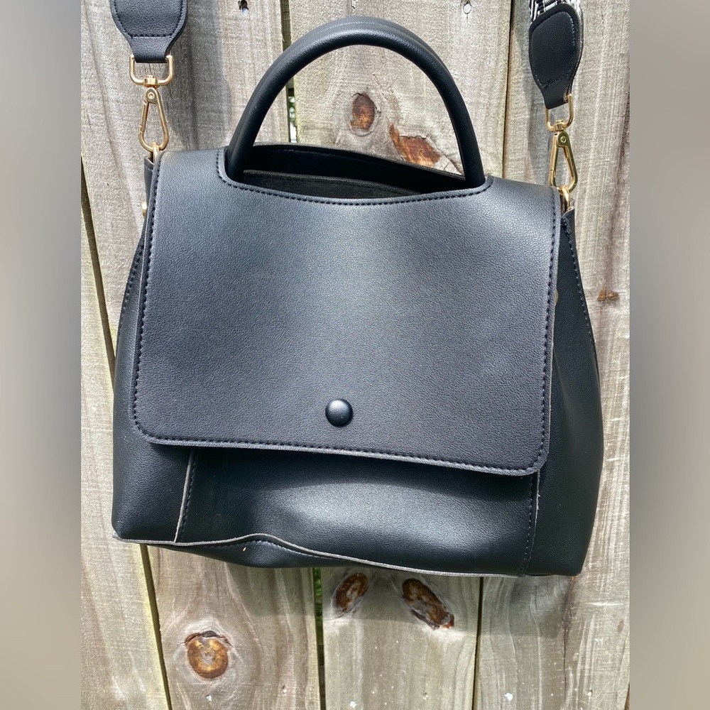 Elegant Black Handbag - Picture 2 of 5